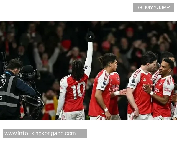 埃泽成英超历史第三人连续三年最后一场比赛破门追平贝巴凯恩纪录