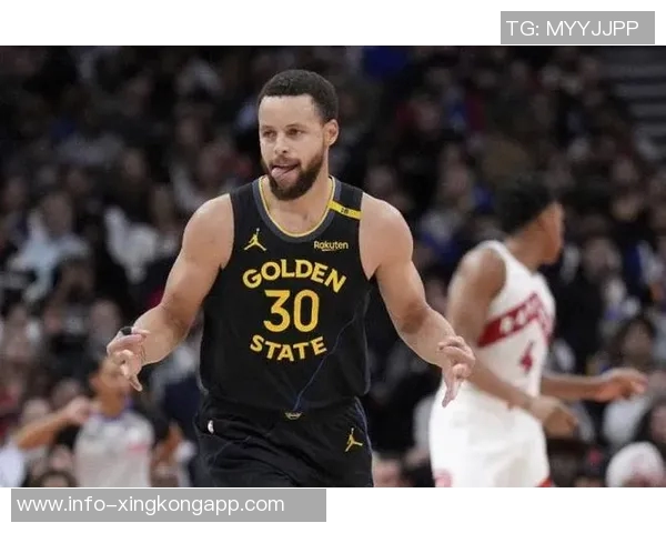 库里赞斯科蒂巴恩斯拼劲十足进攻篮板表现令人惊叹 库里赞斯科蒂巴恩斯拼劲十足进攻篮板表现令人惊叹