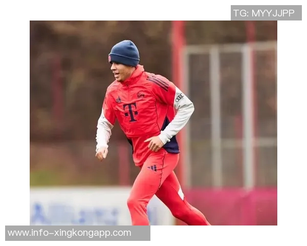 穆西亚拉提前结束假期重返拜仁训练基地全力备战新赛季