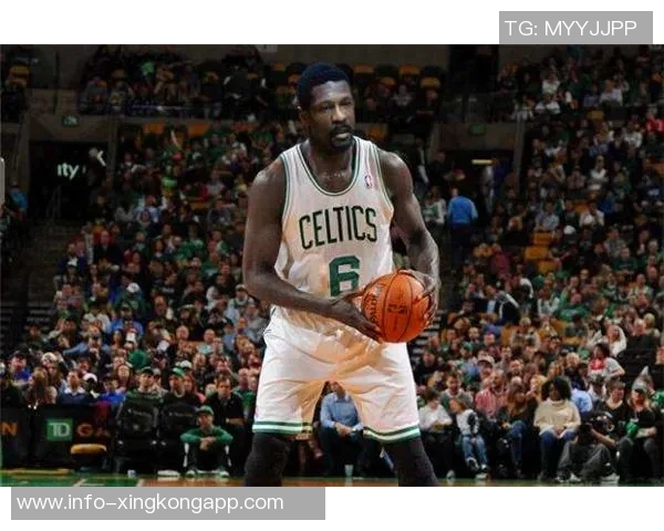 小白单场豪取25分5板5助5帽上一位达成此成就的后卫竟是乔丹