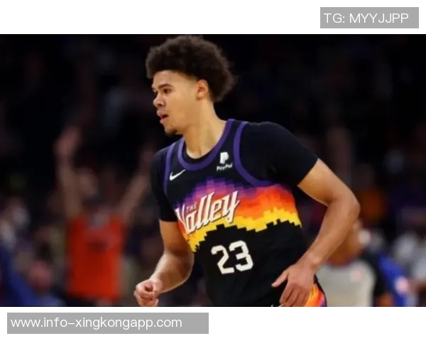 卡梅隆约翰逊膝伤严重痛苦倒地提前退场球迷心疼不已